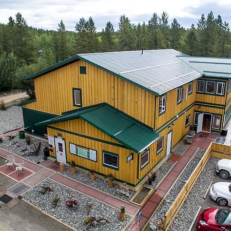 Hot Springs Campground & Hostel Upper Laberge Екстер'єр фото