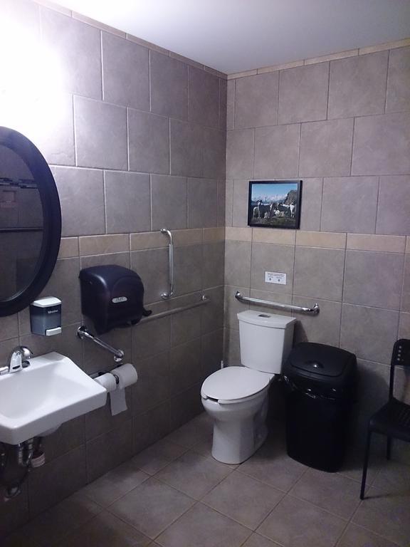 Hot Springs Campground & Hostel Upper Laberge Екстер'єр фото