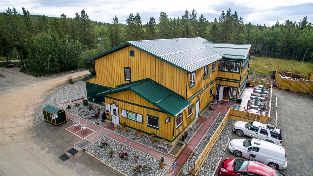 Hot Springs Campground & Hostel Upper Laberge Екстер'єр фото