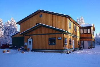 Hot Springs Campground & Hostel Upper Laberge Екстер'єр фото