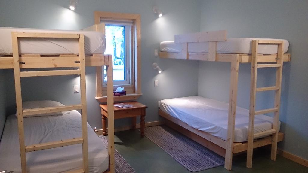 Hot Springs Campground & Hostel Upper Laberge Екстер'єр фото